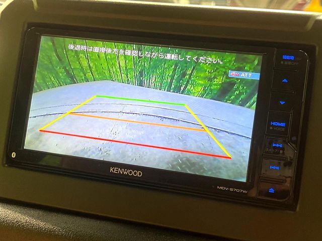 【バックカメラ】駐車時に後方がリアルタイム映像で確認できます。大型商業施設や立体駐車場での駐車時や、夜間のバック時に大活躍！運転スキルに関わらず、今や必須となった装備のひとつです！