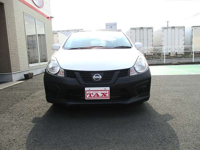 軽自動車、コンパクトカー、1BOX、セダン、ミニバン、商用車まで展示台数　☆約100台！☆　お買得車多数展示しております！お気に入りの一台を見つけて下さいね！！