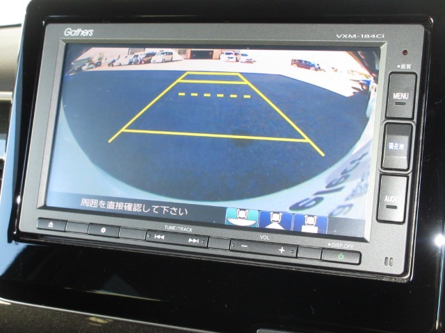 バックをするとき自動でリアの様子が映る『リアカメラ』付き！ナビ画面で確認しながらバックができますから安心ですね。でも、目視も大切ですよ！安全第一でお願いします！