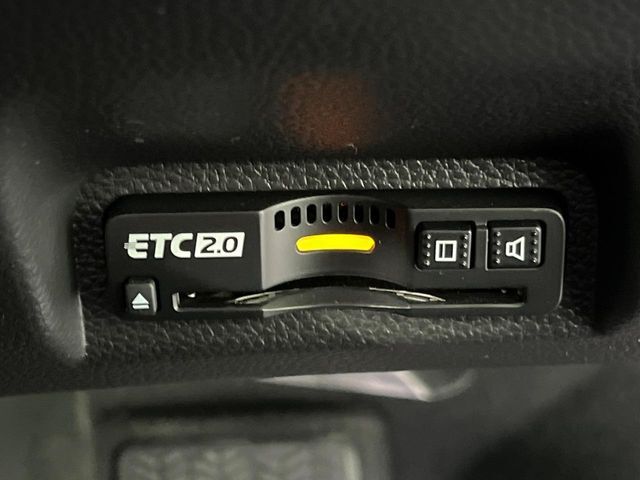 【アダプティブクルーズコントロール】高速道路での長距離走行が楽に！！自動で速度を保つクルーズコントロールが、衝突軽減システムと連携し、前方の車両を感知して車間を保つように速度調節してくれます！！