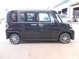 プライバシーガラス付きで防犯にも安心です♪