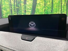 【メーカー純正ナビ】インテリアに溶け込むスタイリッシュな「専用設計」メーカーナビを装備♪視認性や操作性など基本性能にも優れ、より上質なカーライフをお楽しみいただけます。
