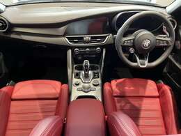 メーカーのトレーニングを受講した、専任メカニックが責任を持ってメンテナンスを実施。車検や点検はもちろん、愛車についてきになること、不安なこと、部品購入など、どんな事でもお気軽にご相談下さいませ。