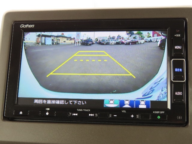 バックカメラ付きなのでバック駐車が苦手な方必見ですよ！見えづらい縁石や積雪にぶつかる事もないですね♪
