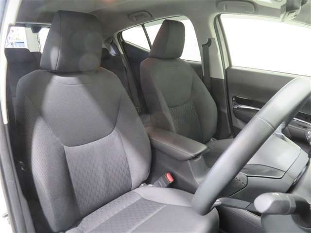 「まるごとクリーニング」施工済み！　運転席・助手席シートは取り外して洗浄しています。