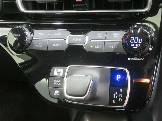 オートエアコン機能で、車内を自動的に、設定した温度に保ってくれます。