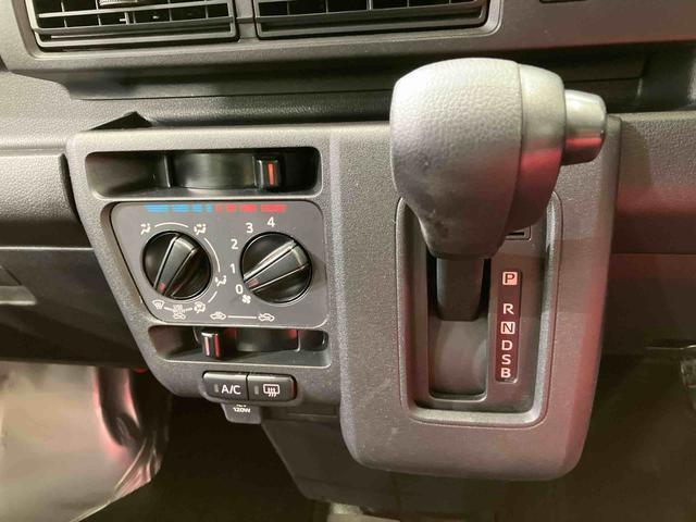 納車前にはプロのメカニックが、各部の点検を行います。ディーラーにしか出来ない品質、そしてサービスできっと満足していただけると思います！