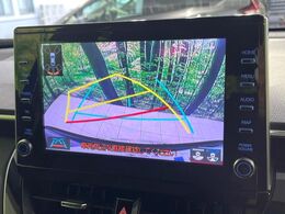 【バックカメラ】駐車時に後方がリアルタイム映像で確認できます。大型商業施設や立体駐車場での駐車時や、夜間のバック時に大活躍！運転スキルに関わらず、今や必須となった装備のひとつです！
