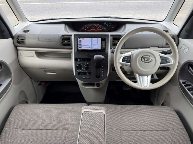 車内は嫌な匂いはなくきれいに使われています。禁煙車です。※禁煙車の定義は、非喫煙者によるタバコ臭のチェック、灰、吸い殻、黄ばみ汚れなど喫煙の形跡のない車両を言います。