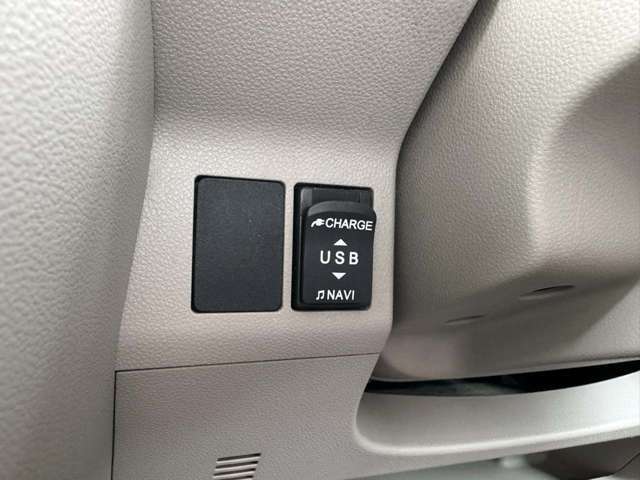 USB接続できます。