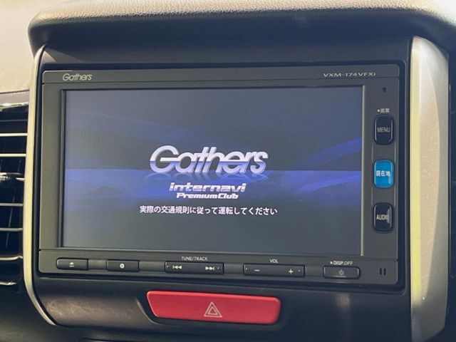 【純正ナビ】人気の純正ナビを装備しております。ナビの使いやすさはもちろん、オーディオ機能も充実！キャンプや旅行はもちろん、通勤や買い物など普段のドライブも楽しくなるはず♪