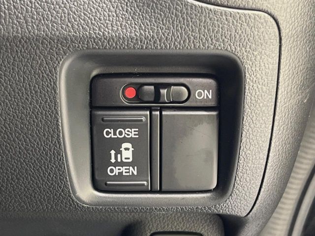 【パワースライドドア】スマートキーや運転席のスイッチでスライドドアの開閉が可能♪電動だから力を入れてドアを開ける必要が無く、小さいお子様でも、重い荷物を持っている時もラクに開け閉めできます♪