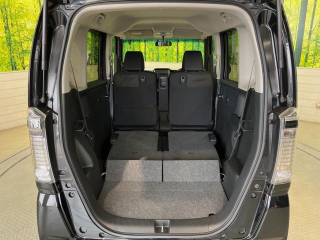 普段のお買い物や通勤、送迎等に十分な荷室スペースを確保しております。セカンドシートを倒すと、大きな荷物の積載も可能です♪