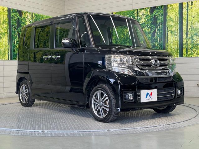 大好評のボディコーティング「弾スプラッシュコート」もご納車までに施工可能。通常のガラスコートと異なる、耐久年数6年の無機質ガラスコーティングが、ボディをキレイな状態に保ってくれます。