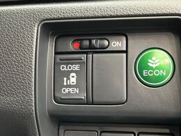 【パワースライドドア】スマートキーや運転席のスイッチでスライドドアの開閉が可能♪電動だから力を入れてドアを開ける必要が無く、小さいお子様でも、重い荷物を持っている時もラクに開け閉めできます♪
