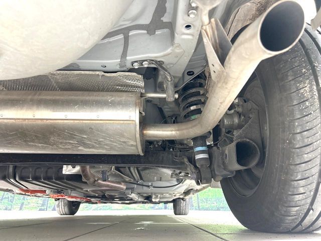 お車を安心してお乗りいただく為には、足回りの定期点検が欠かせません。サービスサポート（有償保証）では無料点検もご提供しており、安心のカーライフをお過ごしいただけるサポート体制が整っています。