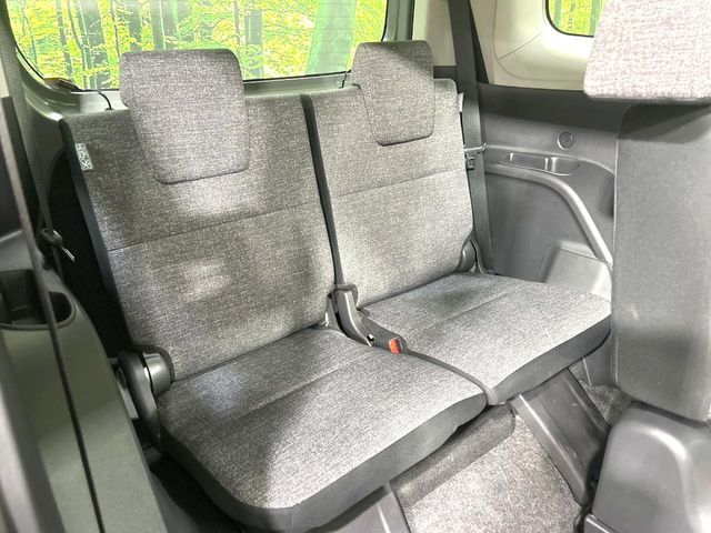 3列目シートはもちろん状態良好☆大人でもゆったりと座って頂けますので、大人数でのお出かけもラクラクです♪ご家族で、気の知れた仲間で、ドライブに行くのが楽しみですね♪