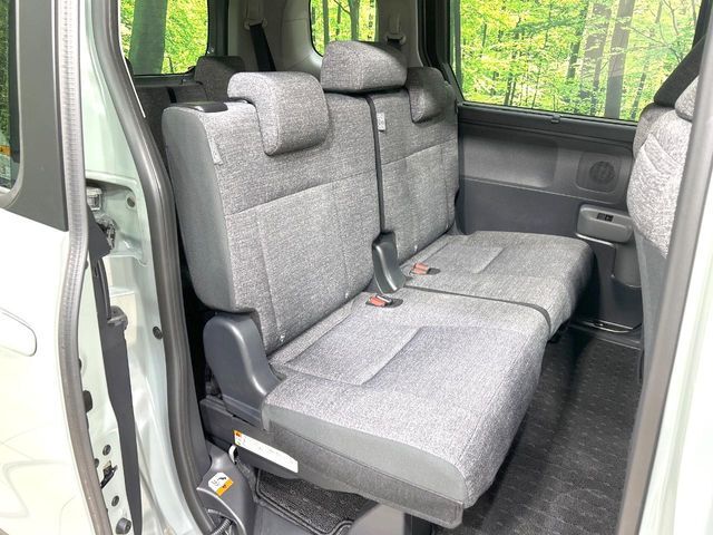 後部座席も気になるようなキズ・汚れやへたり等、大きなダメージはなく、良好な状態です。