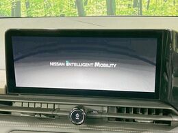 【メーカー純正12.3型ナビ】インテリアに溶け込むスタイリッシュな「専用設計」メーカーナビを装備♪視認性や操作性など基本性能にも優れ、より上質なカーライフをお楽しみいただけます。