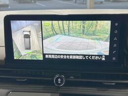 【アラウンドビューモニター】専用のカメラにより、上から見下ろしたような視点で360度クルマの周囲を確認することができます☆死角部分も確認しやすく、狭い場所での切り返しや駐車もスムーズに行えます。