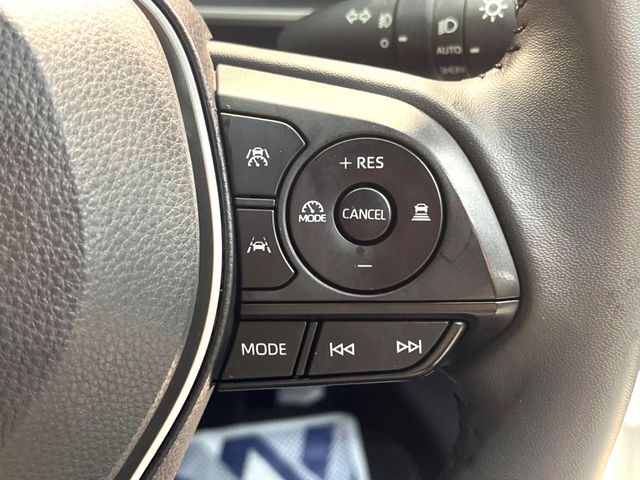 【レーダークルーズコントロール】高速道路での長距離走行が楽に！！自動で速度を保つクルーズコントロールが、衝突軽減システムと連携し、前方の車両を感知して車間を保つように速度調節してくれます！！