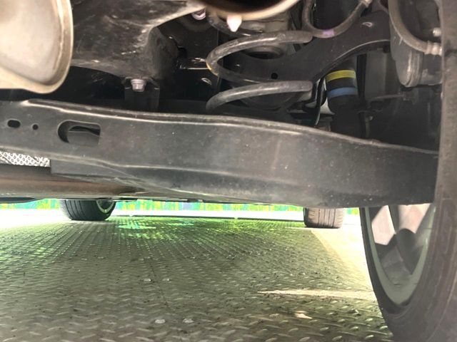 お車を安心してお乗りいただく為には、足回りの定期点検が欠かせません。サービスサポート（有償保証）では無料点検もご提供しており、安心のカーライフをお過ごしいただけるサポート体制が整っています。