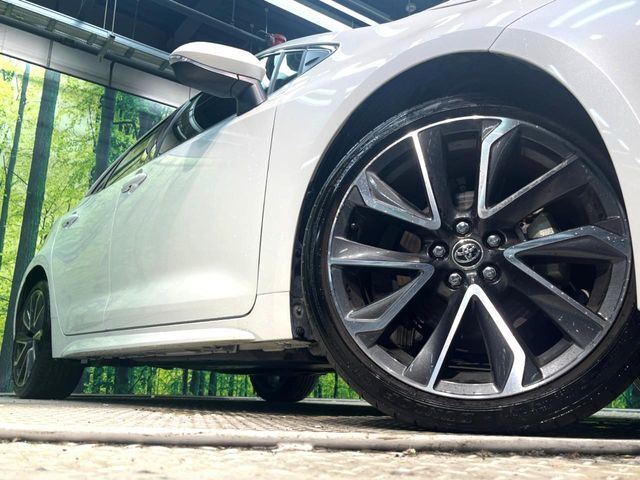【純正18インチアルミホイール】外観にマッチした純正アルミホイールを装着しております。各種社外アルミホイールや、スタッドレスタイヤも取扱いしております。是非ご相談ください♪