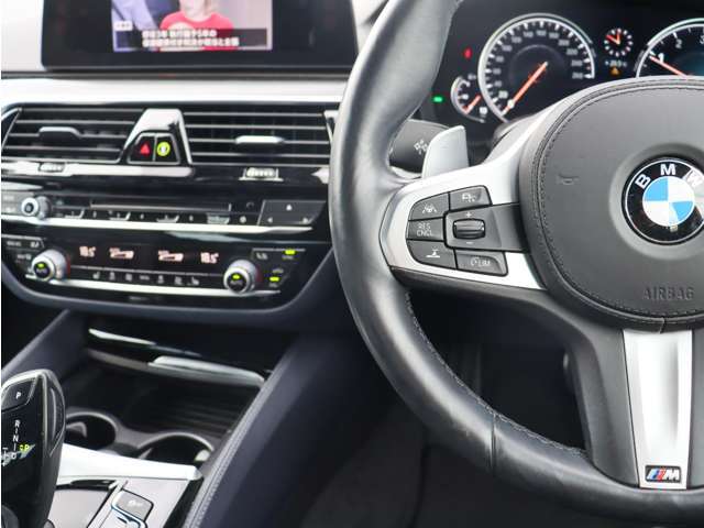 車両販売以外にも整備や車検、鈑金、ドラレコやAftermarketナビ取り付け、ガラスコーティング施工なども専門店ならではの安心価格にて対応可能です。