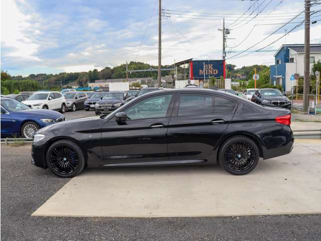厳選されたBMW中古車が80台から100台ほど展示されております。営業時間は10：00から19：00で年中無休（年末年始を除く）で営業しております。