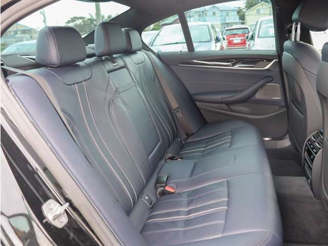 自動車保険のご案内も可能です。購入店でご加入いただきますと、万一の事故や故障の際にも安心です。