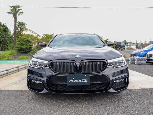 輸入車が初めてという方にも安心してお買い求め頂けるよう修復歴無し・実走行車・正規ディーラー車を厳選して仕入れております。