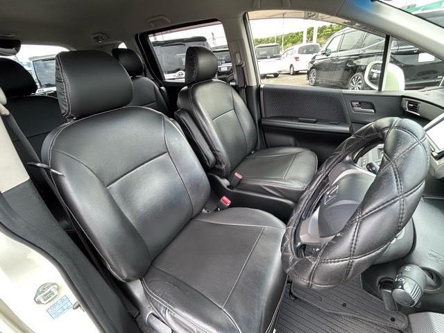 【運転席】座り心地がよく適度な固さなので、長時間の運転でも腰が痛くなりにくくなっております。