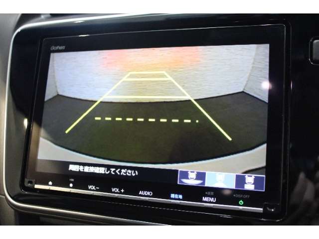バックカメラが搭載されておりますので駐車時の後方確認に役立ちます！！