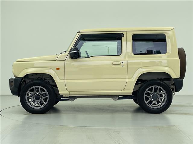 【左】当社基準による調査の結果、修復歴車と判断された車両は一部店舗を除き、販売を行なっておりません。万一、納車時に修復歴があった場合にはご契約の解除等に応じます。