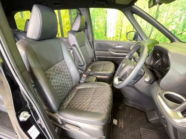 運転席シート廻りは使用感も少なく、良好な状態となっています。丁寧に使われていたことがよくわかりますね。