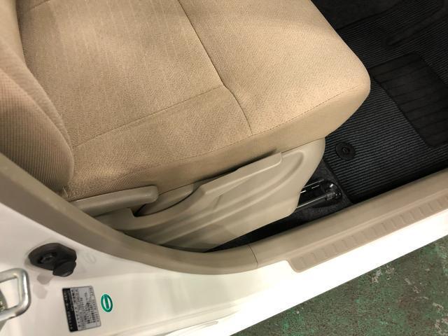 痛みの出やすい運転席シートの角、フロアマット、座面、ともに良好です