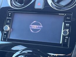 【純正ナビ】人気の純正ナビを装備。オーディオ機能も充実しており、Bluetooth接続すればお持ちのスマホやMP3プレイヤーの音楽を再生可能！毎日の運転がさらに楽しくなります！！