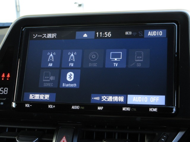 ナビゲーションは純正9インチSDナビ(NSZT-Y68T)を装着しております。AM、FM、CD、DVD再生、Bluetooth、フルセグTVがご使用いただけます。初めて訪れた場所でも安心ですね！