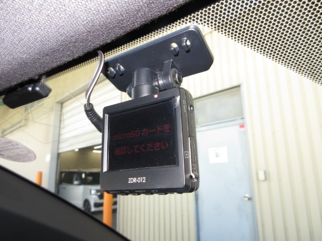 今は、自分を守るのは自分の時代です！ドライブレコーダーは必需品ですね！使うことの無い事が良いのですが・・・