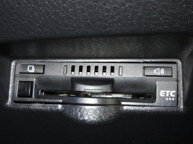 今や必需品のETCが付いています！ETCを使えば土日祝日割や深夜割などのメリットを受けることができます。（※注、ETCセットアップ費用は含まれておりません。別途必要となります。