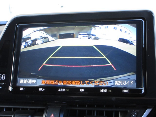 バックをするとき自動でリアの様子が映る『リアカメラ』付き！ナビ画面で確認しながらバックができますから安心ですね。でも、目視も大切ですよ！安全第一でお願いします！