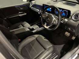 【PRE-SAFE】急ブレーキや危険なステアリング操作等を感知したときに、乗員の安全性を向上させる動作をします。