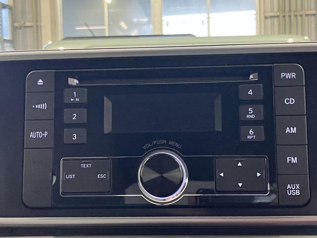 ドライブ中もお気に入りの音楽を♪CDを再生したりラジオを聴くことができます