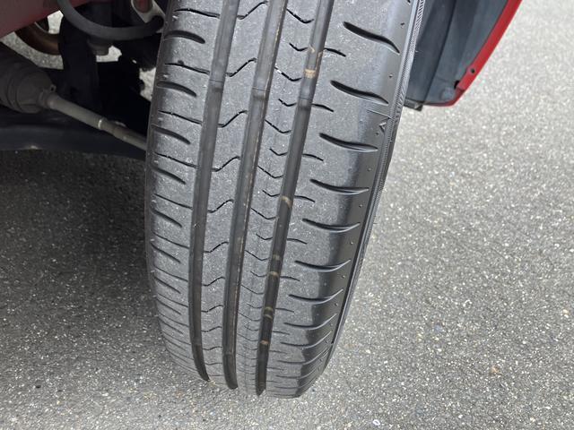 現在のタイヤの溝です。