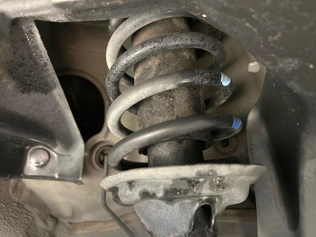 お車を安心してお乗りいただく為には、足回りの定期点検が欠かせません。サービスサポート（有償保証）では無料点検もご提供しており、安心のカーライフをお過ごしいただけるサポート体制が整っています。