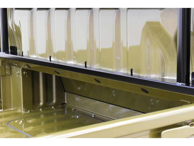 《仕事ユーザーに向けたガード プロスペック！》ロープなどをかけられるフック6箇所装備！