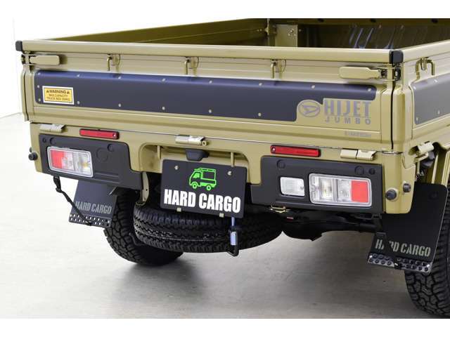 後方には相性のいい、イージーデカール×オリジナル最大積載量ステッカー！