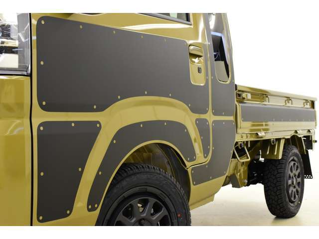 《傷を気にせず使いまくれ！》カラーアクセントだけではなく、車体の傷も守る頼れるヤツ！