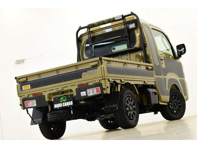 軽トラックに機能性とカッコよさをプラス。「強固」×「運ぶ」をコンセプトに2017年にブランドを立ち上げ、全国のお客様に支持され続けています。