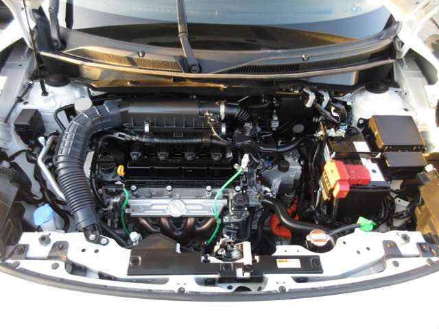 エンジンは1,200CC水冷直列4気筒DOHC16バルブ+電動モーターのハイブリッドユニットです！